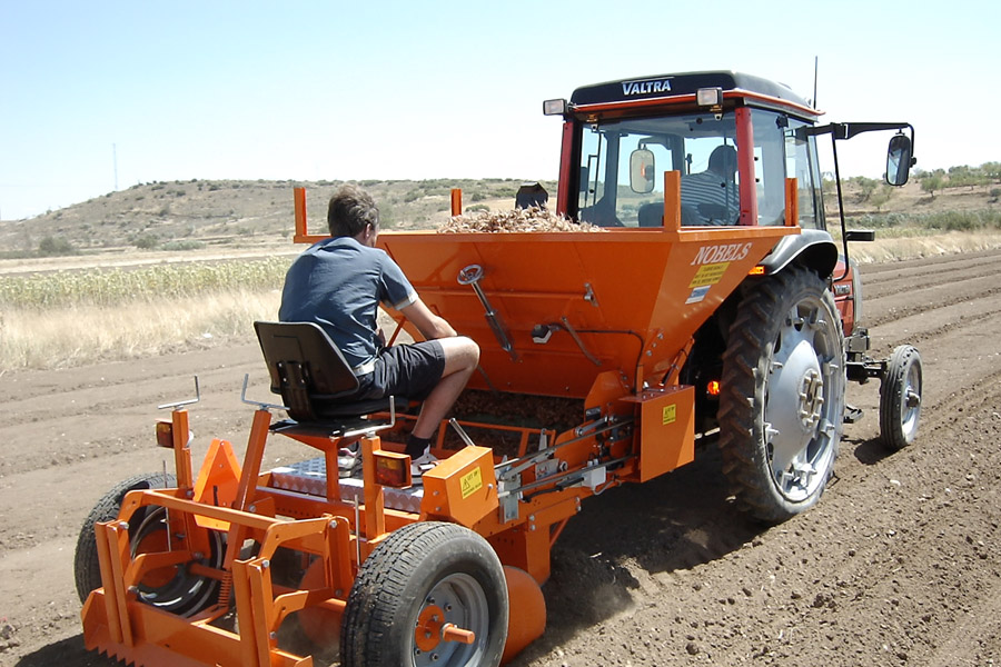 ادوات و روش های کاشت مکانیزه زعفران