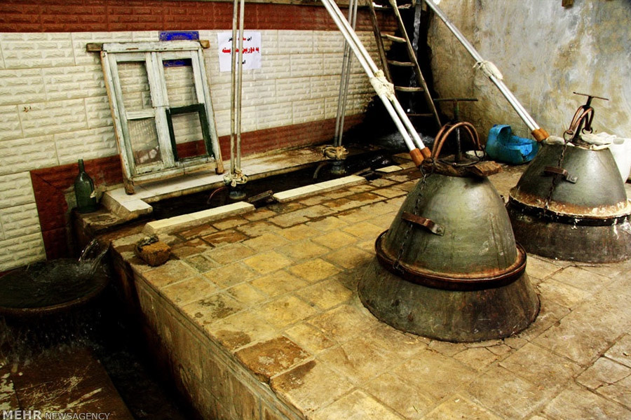 تولید سنتی تولید گلاب و عرقیات گیاهی